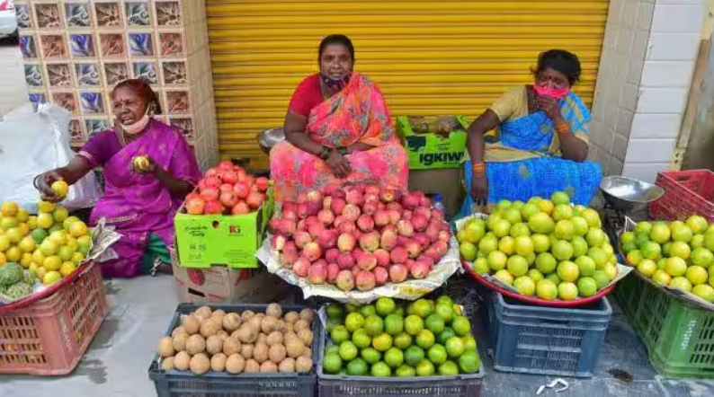 सरकार ने साल के अंत तक रेहड़ी-पटरी वालों के लिए 63 लाख ऋण का नया लक्ष्य रखा
