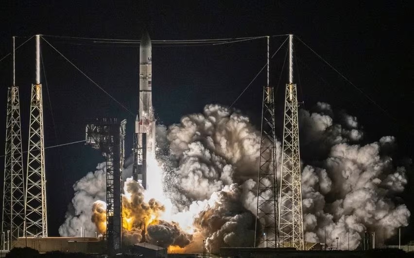 Nasa launches Peregrine lander to explore Moon's 'Bay of Stickiness'