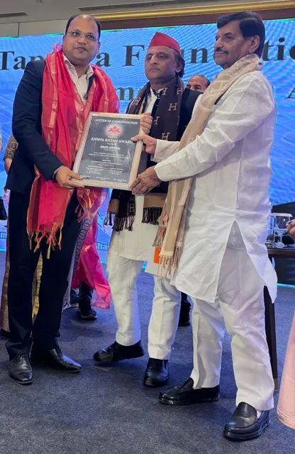 Nikhil Singhal Honored with Uttar Pradesh Anmol Ratan Award for Excellence in Public Relations