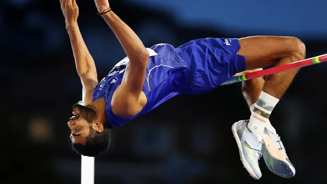 सर्वेश कुशारे ने राष्ट्रमंडल खेलों में पुरुषों की ऊँची कूद में रजत पदक जीता।