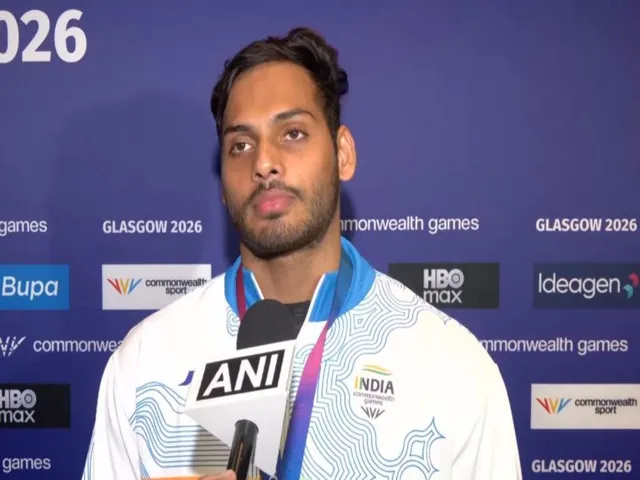 अजय बाबू ने राष्ट्रमंडल खेल 2026 में पुरुषों की 79 किलोग्राम भारोत्तोलन स्पर्धा में रजत पदक जीता।