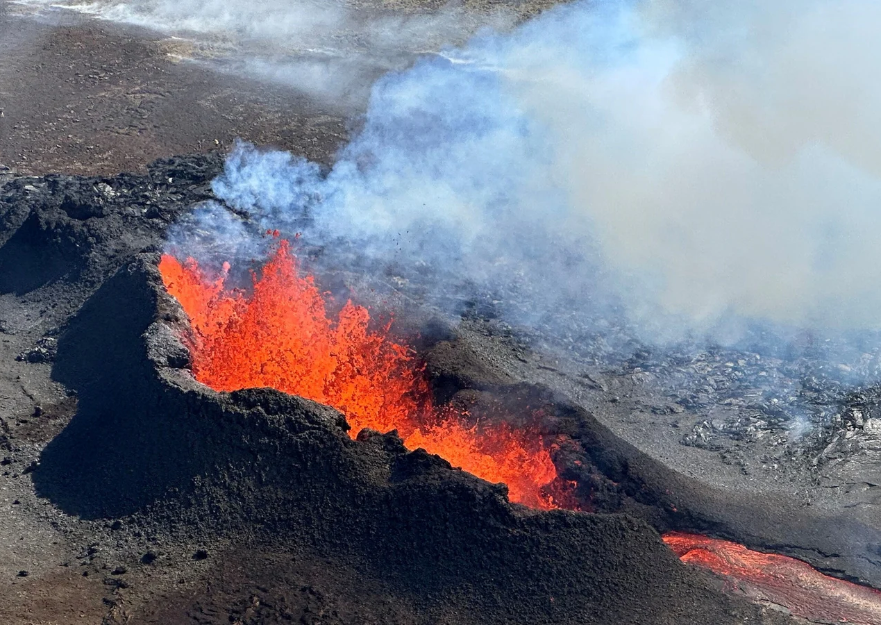 Volcano in Iceland erupts after being preceded by thousands of earthquakes