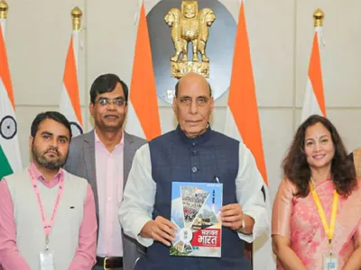 रक्षा मंत्री ने 'सशक्त भारत' पत्रिका का शुभारंभ किया