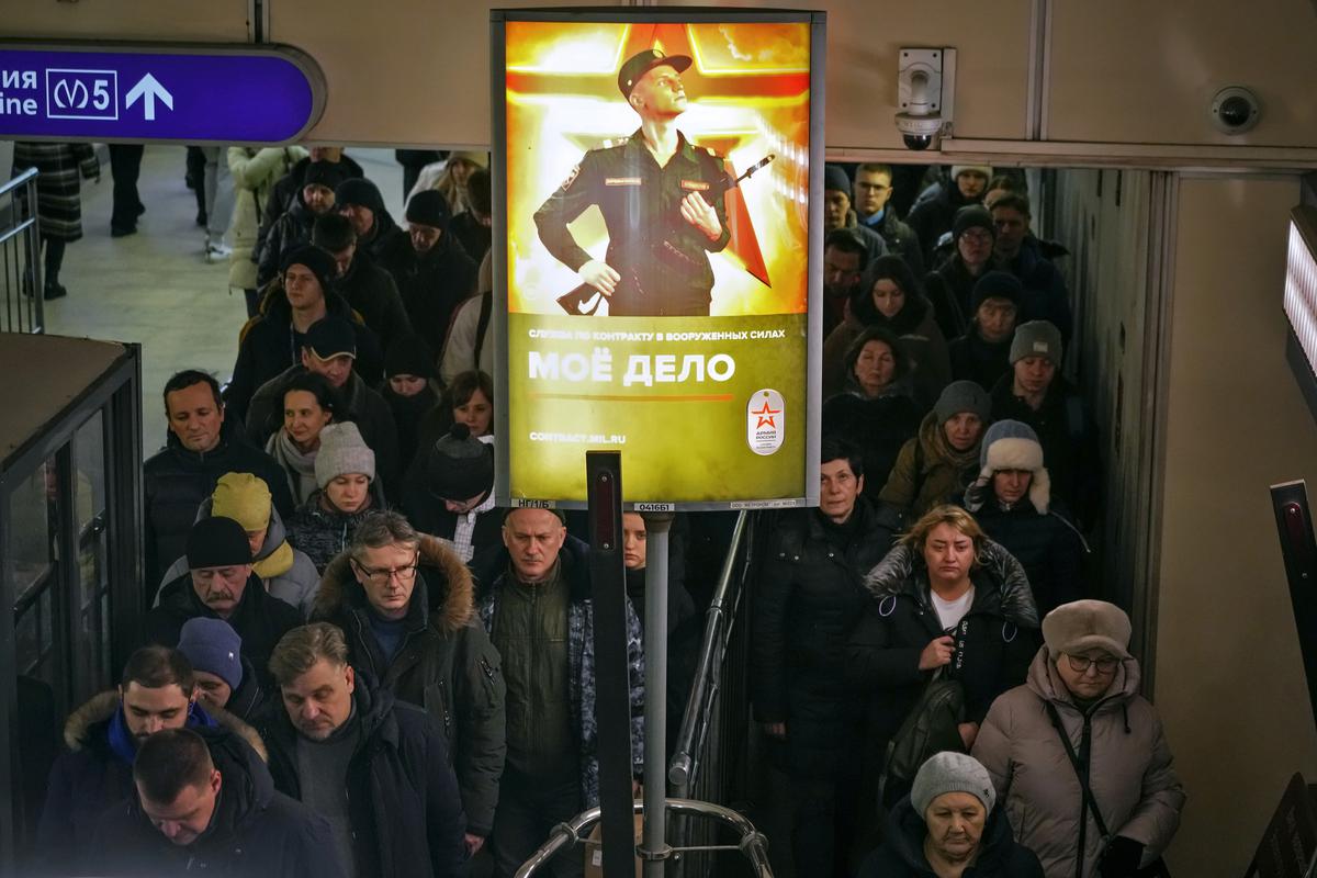 Centre warns against offers of jobs with Russian Army